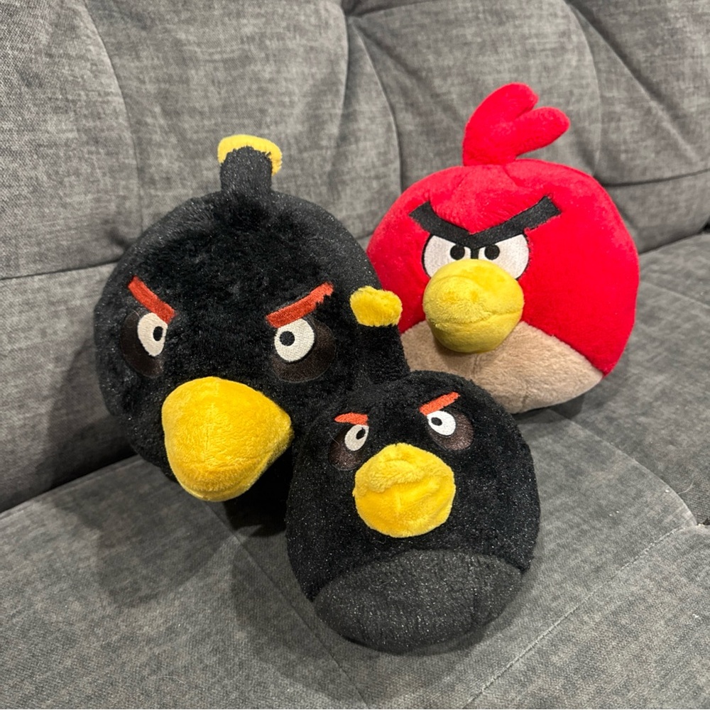 Set of 3 Angry Birds Plush Red & 2 Black 2010 Commonwealth Stuffed Toys